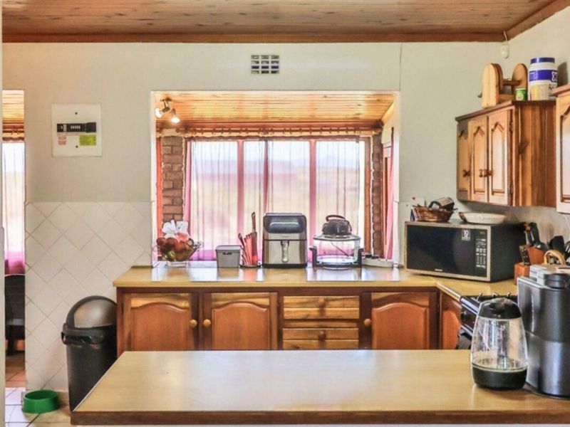 House For Sale in Kleinbaai - Photo 4