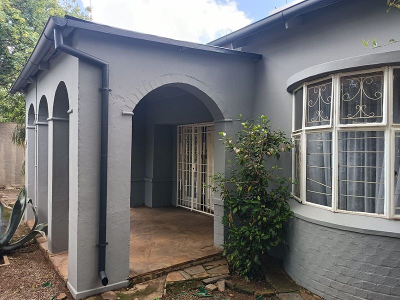 House For Sale in Brixton - Photo 3