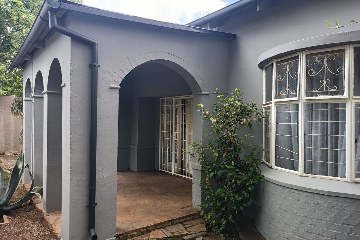 House For Sale in Brixton - Photo 3