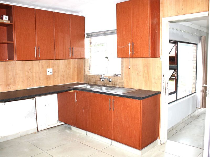 House For Sale in Lindhaven - Photo 7