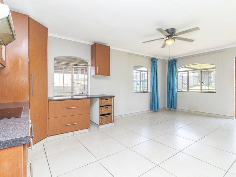 House For Sale in Lindhaven - Photo 6