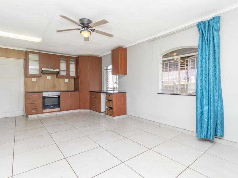 House For Sale in Lindhaven - Photo 5