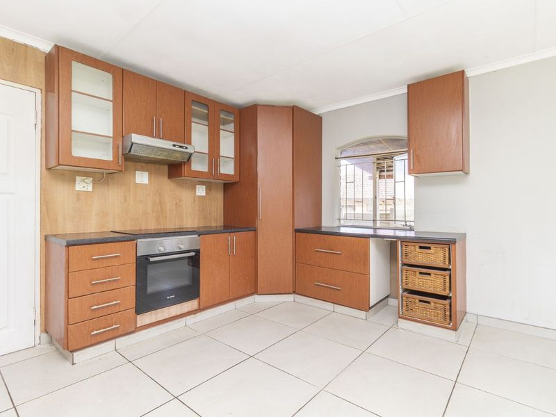 House For Sale in Lindhaven - Photo 4