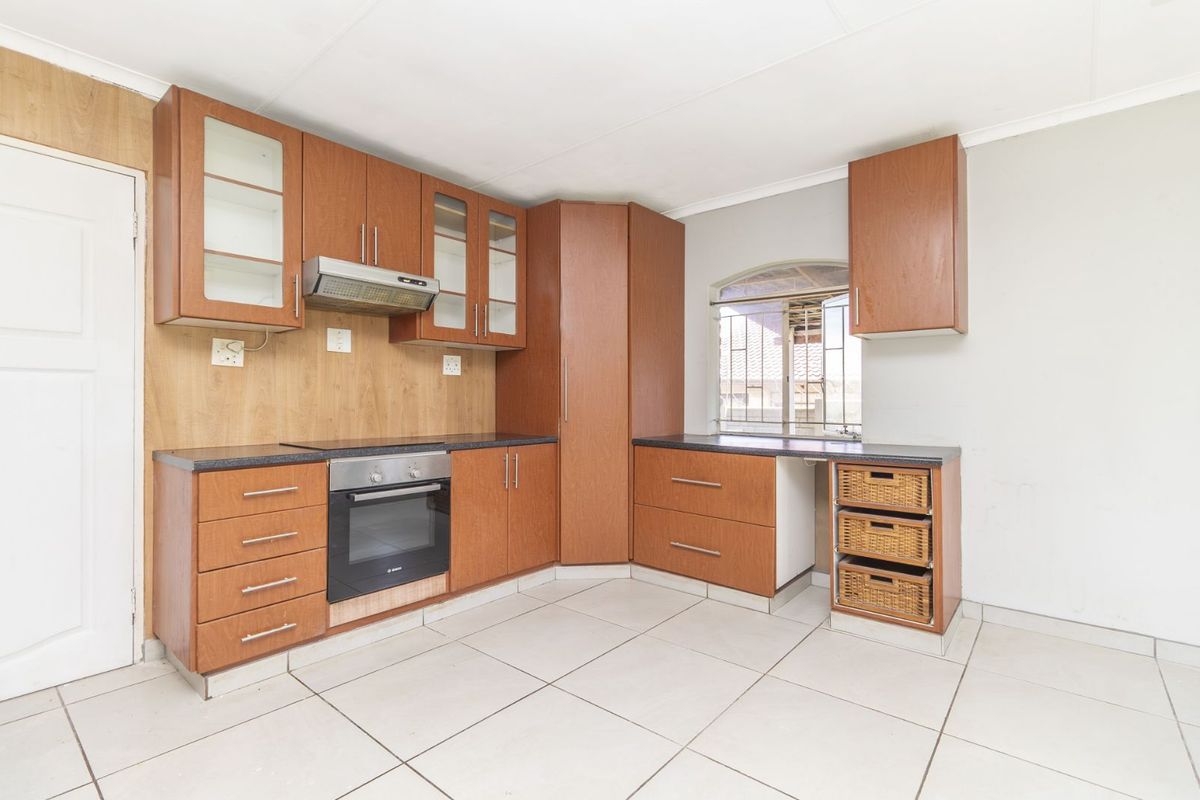 House For Sale in Lindhaven - Photo 4