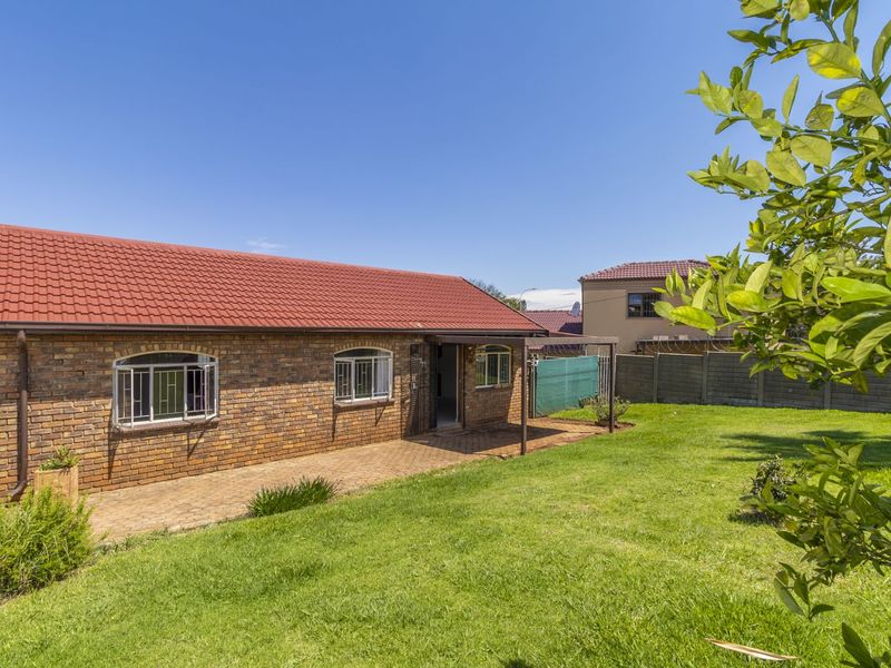 House For Sale in Lindhaven - Photo 2