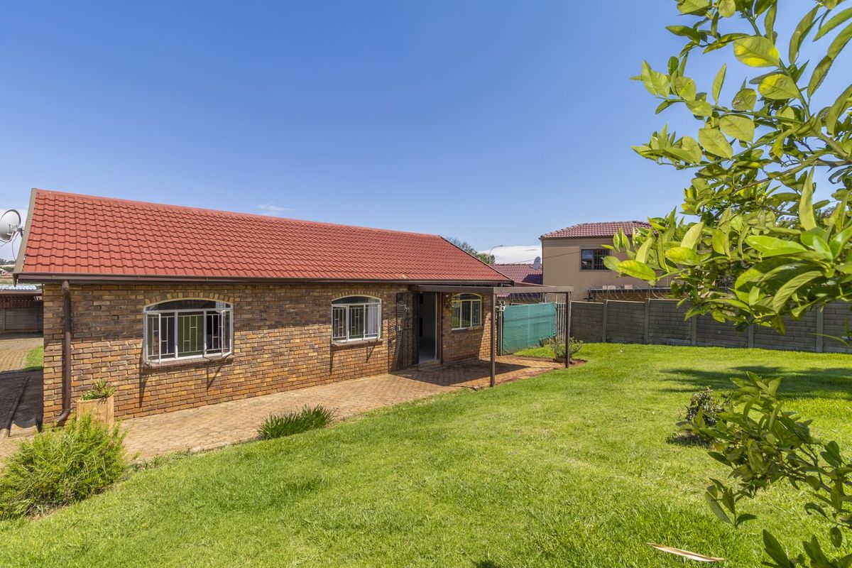 House For Sale in Lindhaven - Photo 2