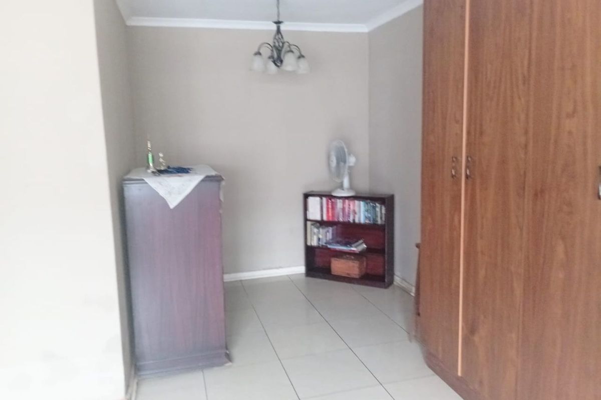 House For Sale in Albertville - Photo 2