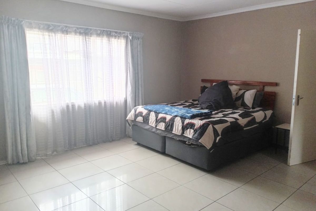 House For Sale in Albertville - Photo 3