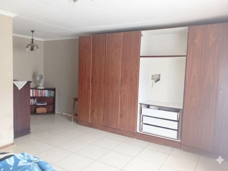 House For Sale in Albertville - Photo 4