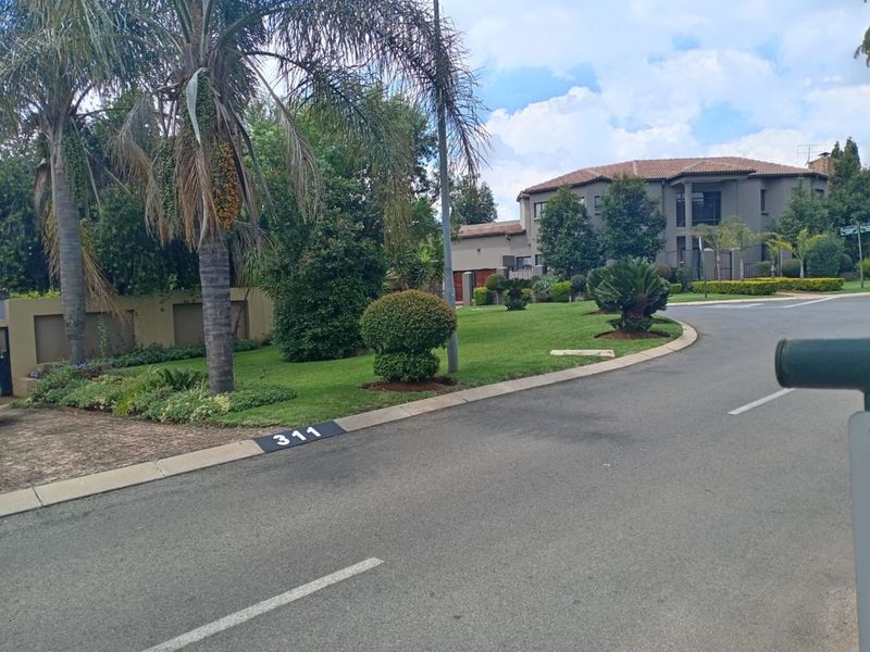 House For Sale in Ruimsig Country Estate - Photo 4