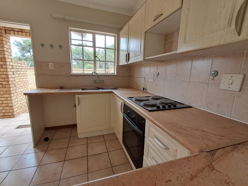 Townhouse For Sale in Aventura Warmbaths - Photo 4