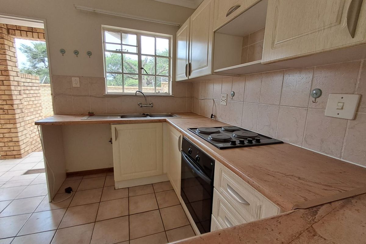 Townhouse For Sale in Aventura Warmbaths - Photo 4