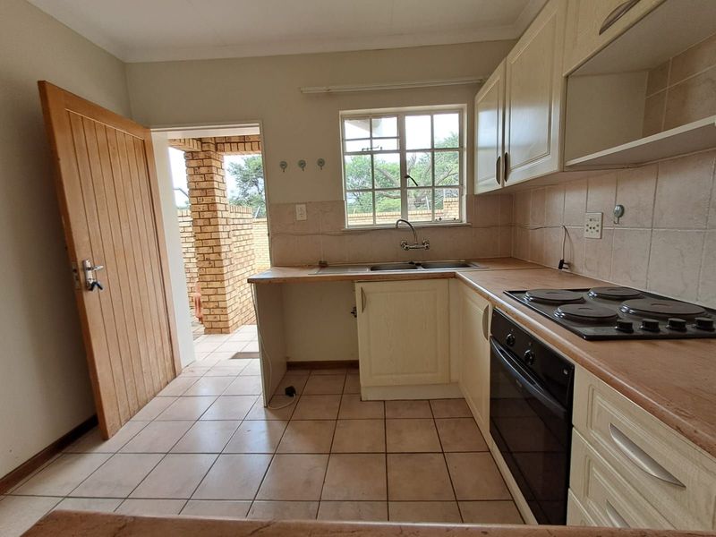 Townhouse For Sale in Aventura Warmbaths - Photo 6