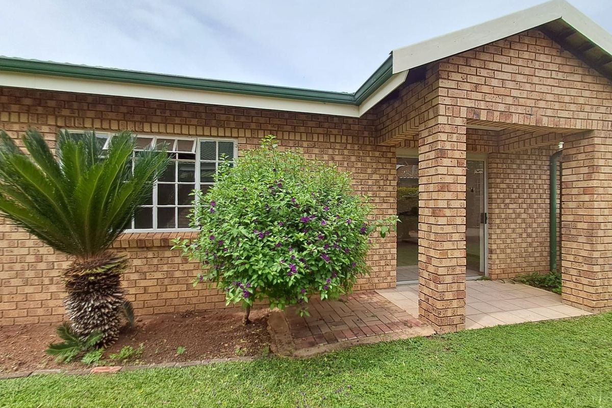 Townhouse For Sale in Aventura Warmbaths - Photo 2