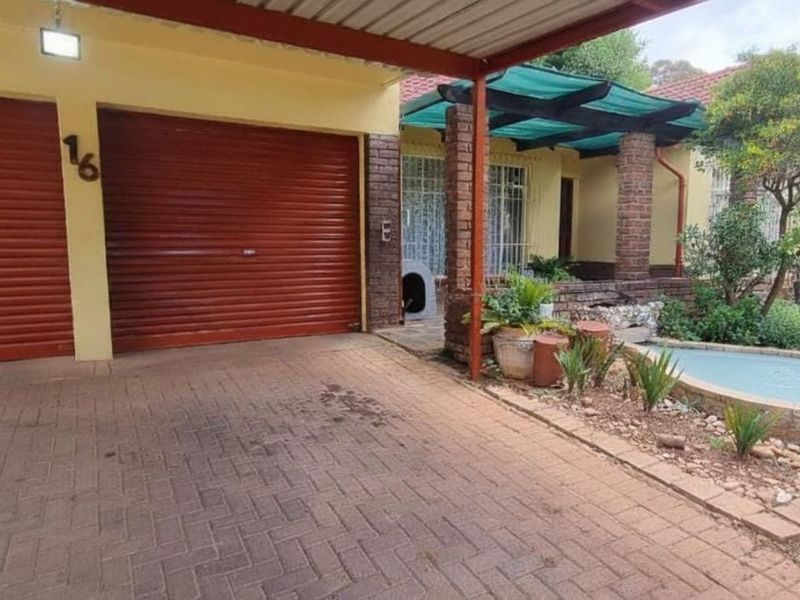 House For Sale in Wilro Park - Photo 2