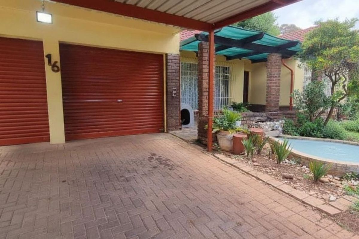 House For Sale in Wilro Park - Photo 2