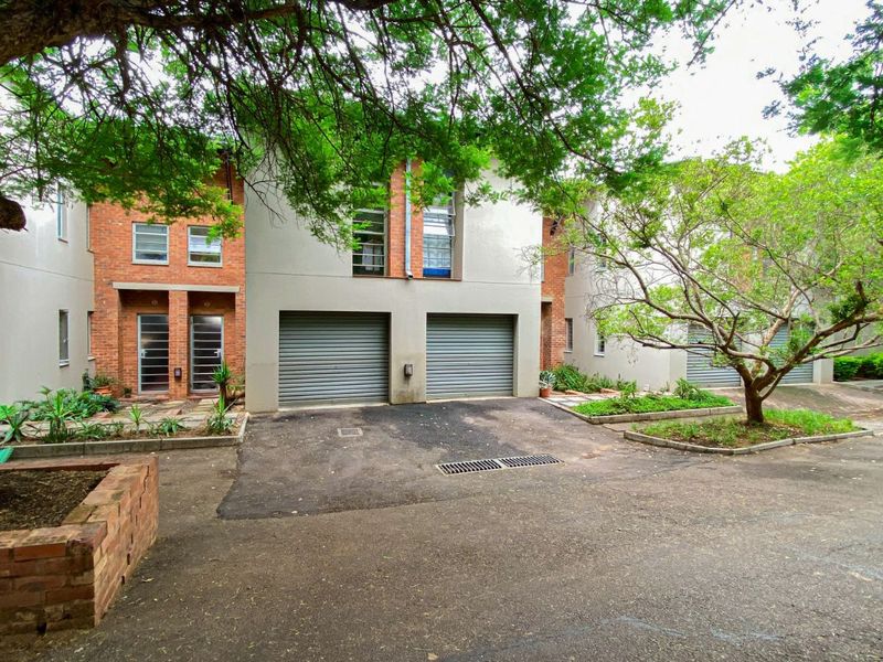 Townhouse For Sale in Die Wilgers - Photo 2