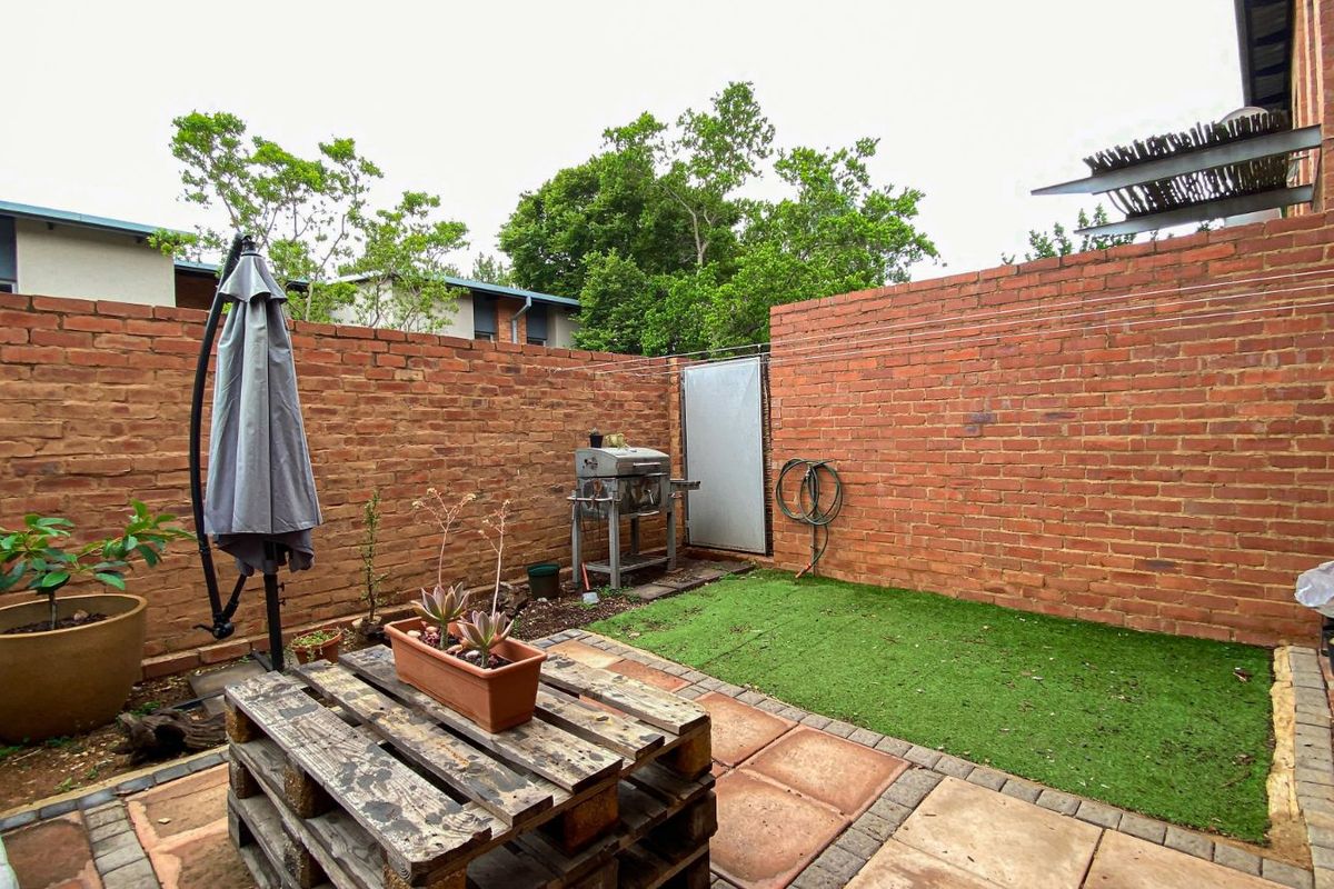 Townhouse For Sale in Die Wilgers - Photo 3