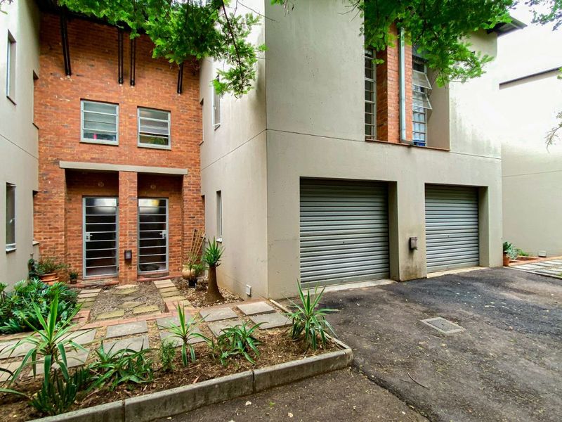 Townhouse For Sale in Die Wilgers - Photo 4