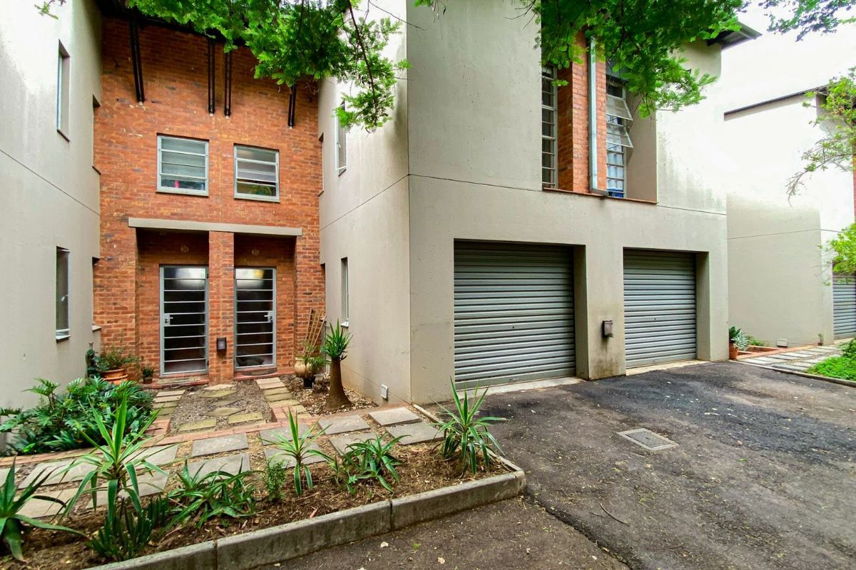 Townhouse For Sale in Die Wilgers - Photo 4