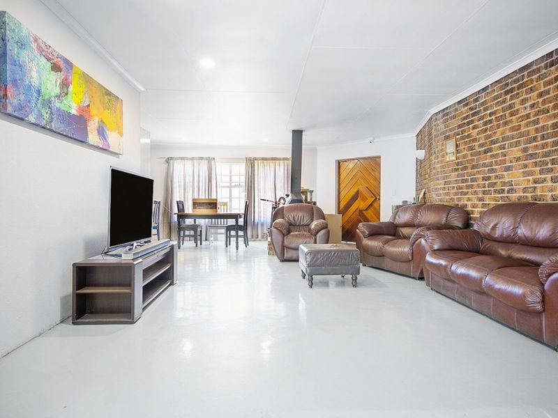 House For Sale in Wilgeheuwel - Photo 4