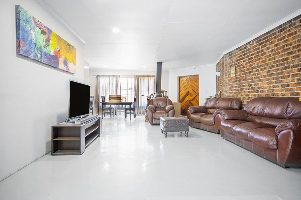 House For Sale in Wilgeheuwel - Photo 4