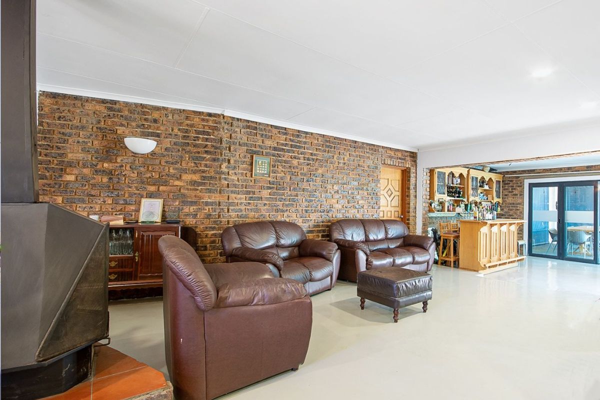 House For Sale in Wilgeheuwel - Photo 3