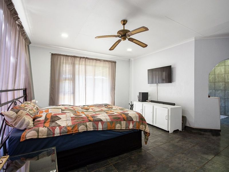 House For Sale in Wilgeheuwel - Photo 9