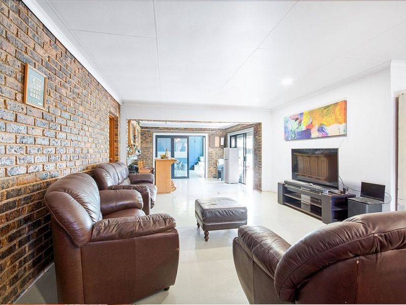 House For Sale in Wilgeheuwel - Photo 2