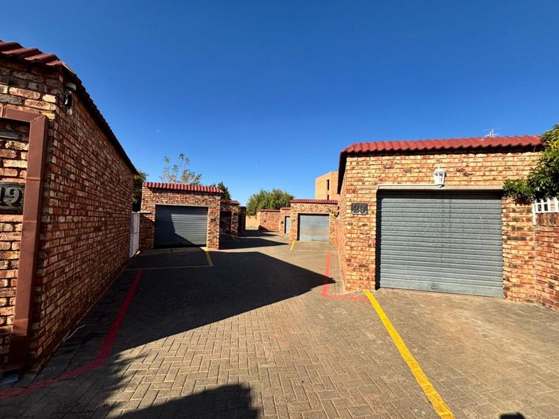 Townhouse For Sale in New Park - Photo 2