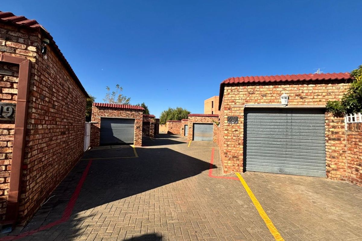 Townhouse For Sale in New Park - Photo 2