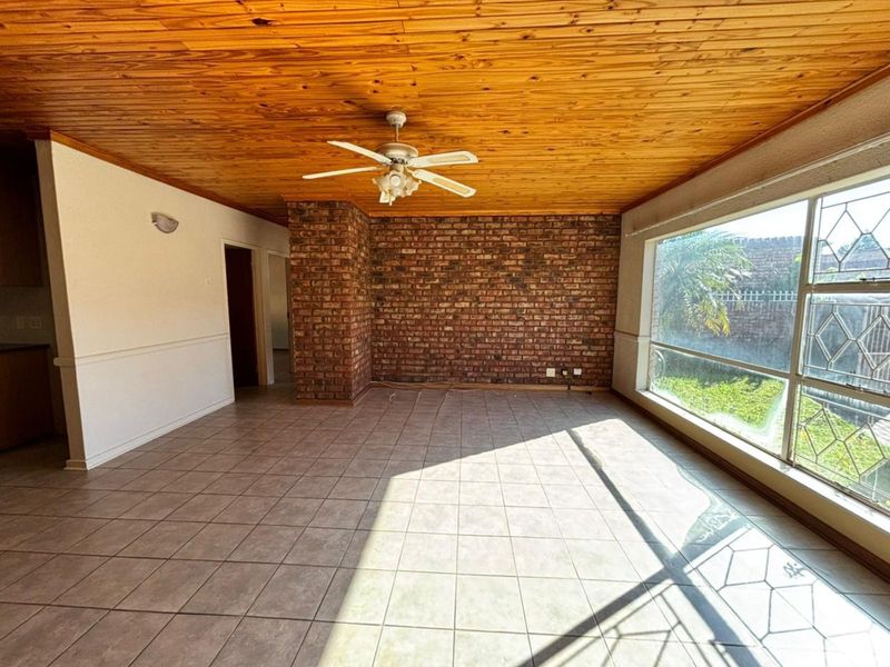 Townhouse For Sale in New Park - Photo 8