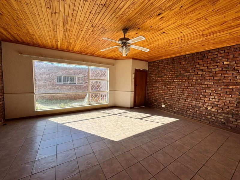 Townhouse For Sale in New Park - Photo 6