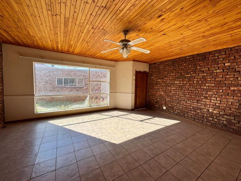 Townhouse For Sale in New Park - Photo 5