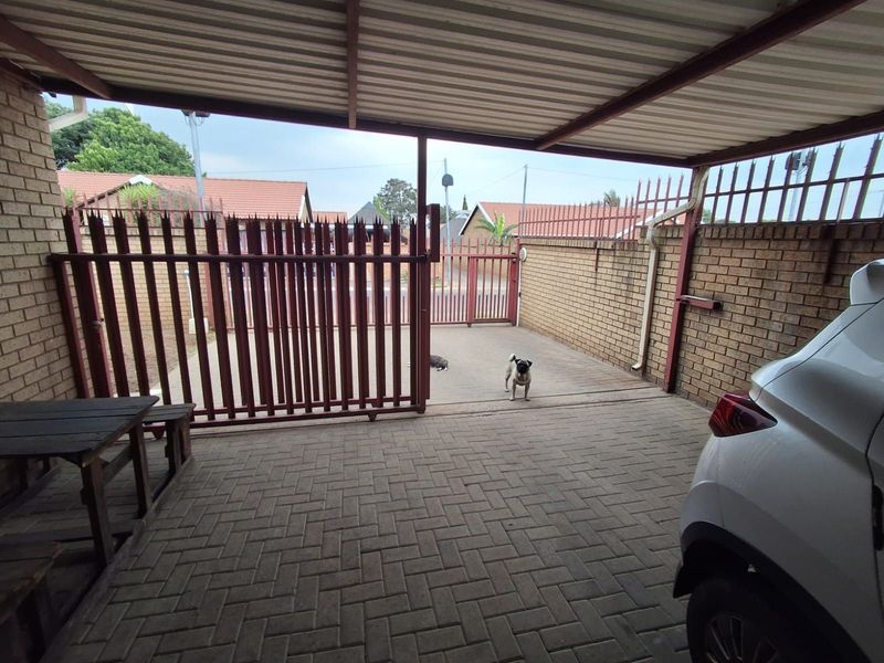 Townhouse For Sale in Reyno Ridge - Photo 7