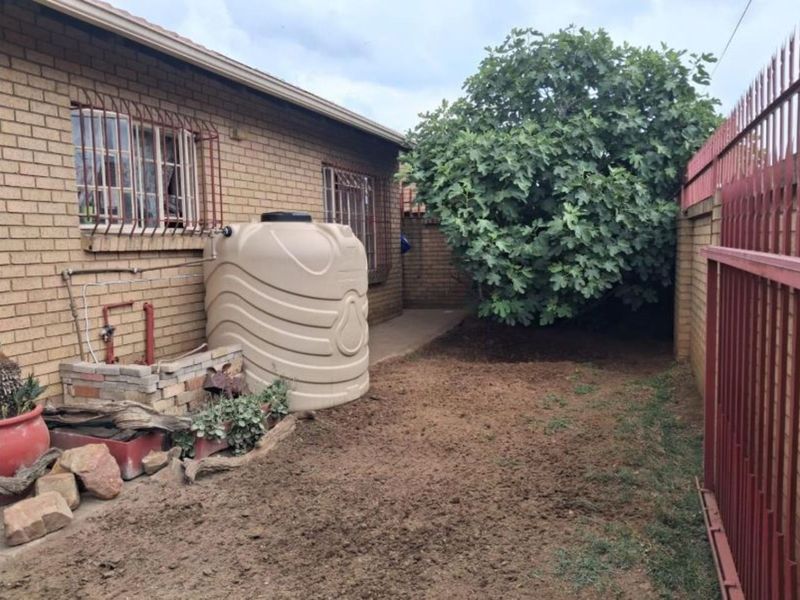 Townhouse For Sale in Reyno Ridge - Photo 5