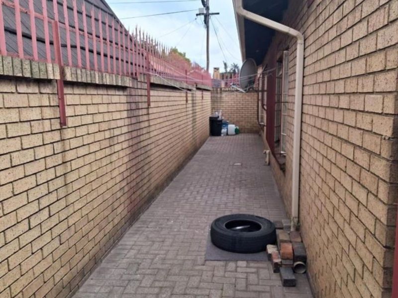 Townhouse For Sale in Reyno Ridge - Photo 4