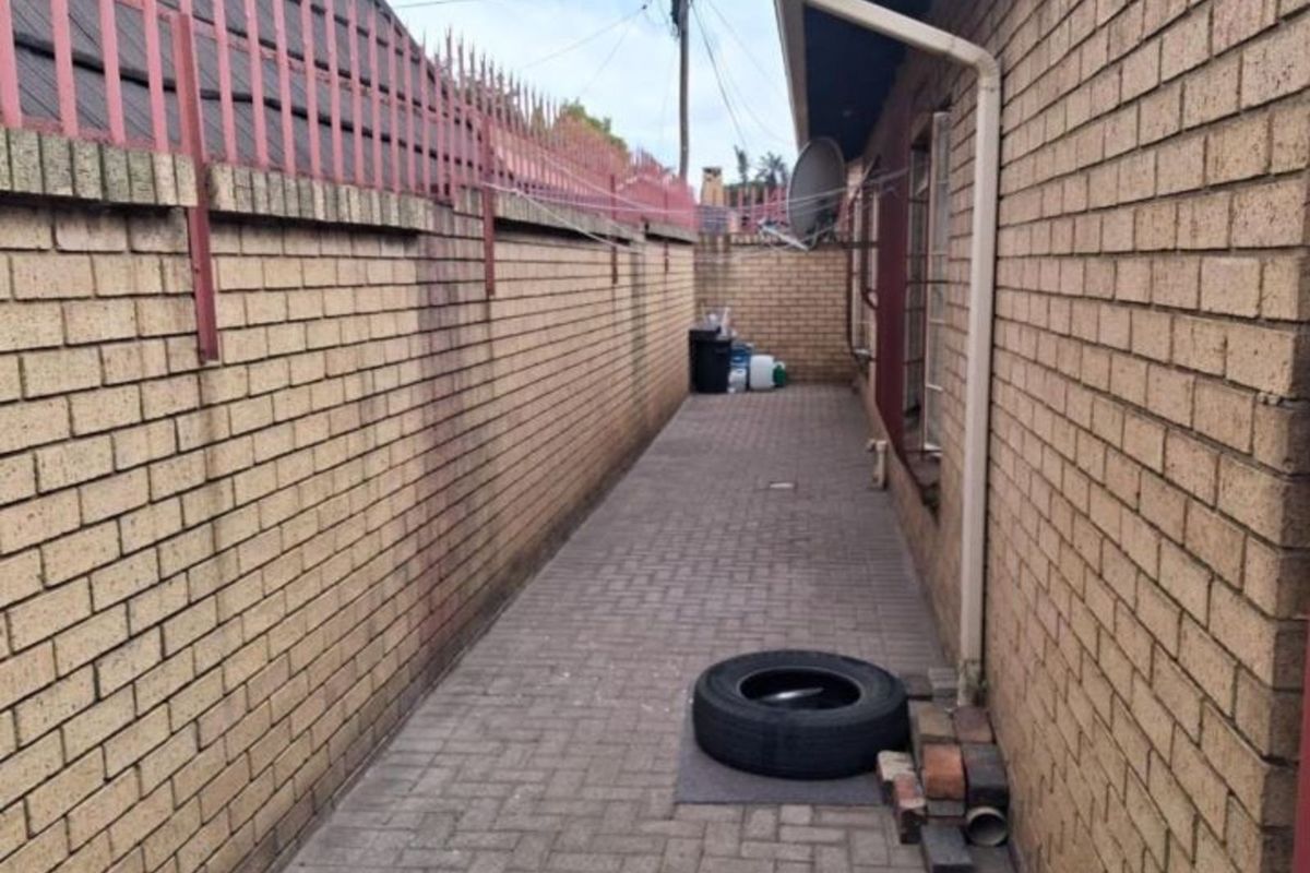 Townhouse For Sale in Reyno Ridge - Photo 4