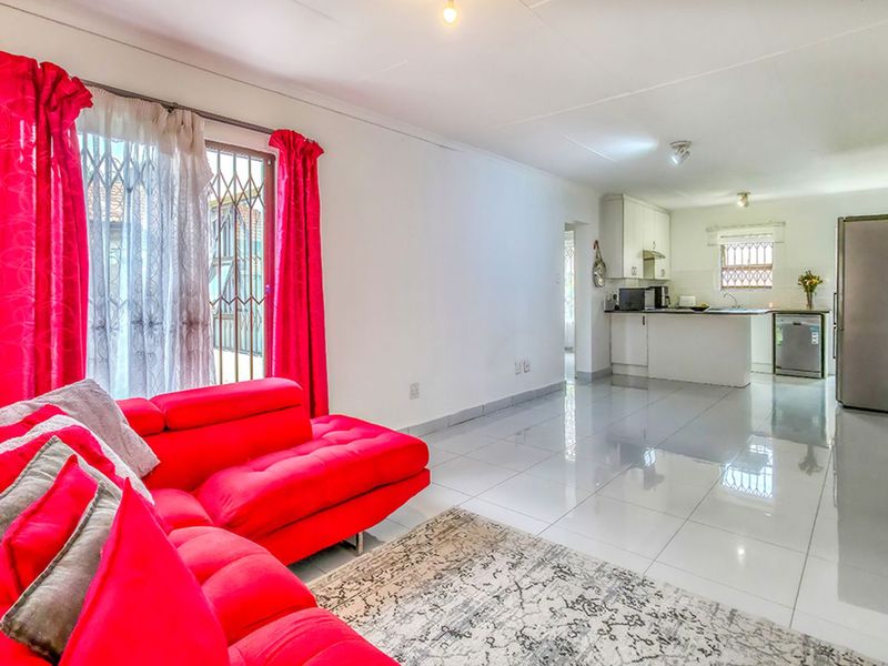 Townhouse For Sale in Willowbrook - Photo 4