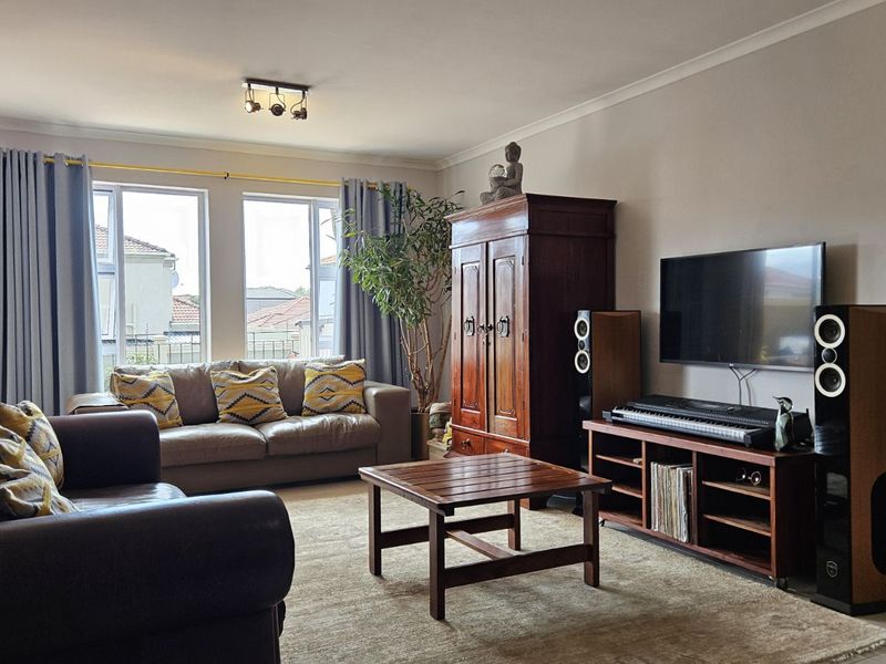 Apartment For Sale in Century City - Photo 3