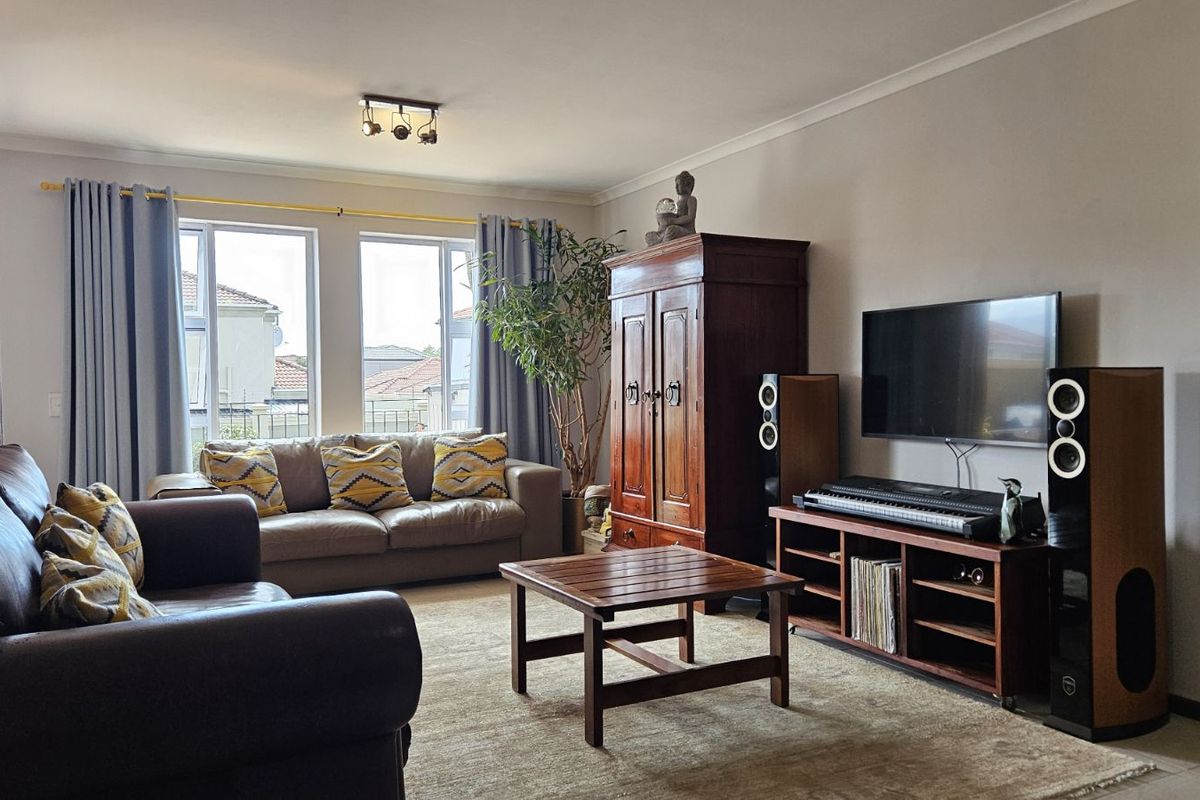 Apartment For Sale in Century City - Photo 3