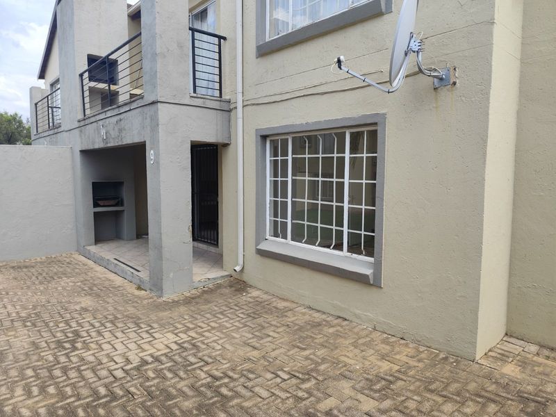 Apartment For Sale in Northgate - Photo 3