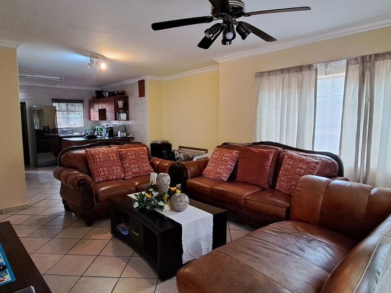 Townhouse For Sale in Wierda Park - Photo 2