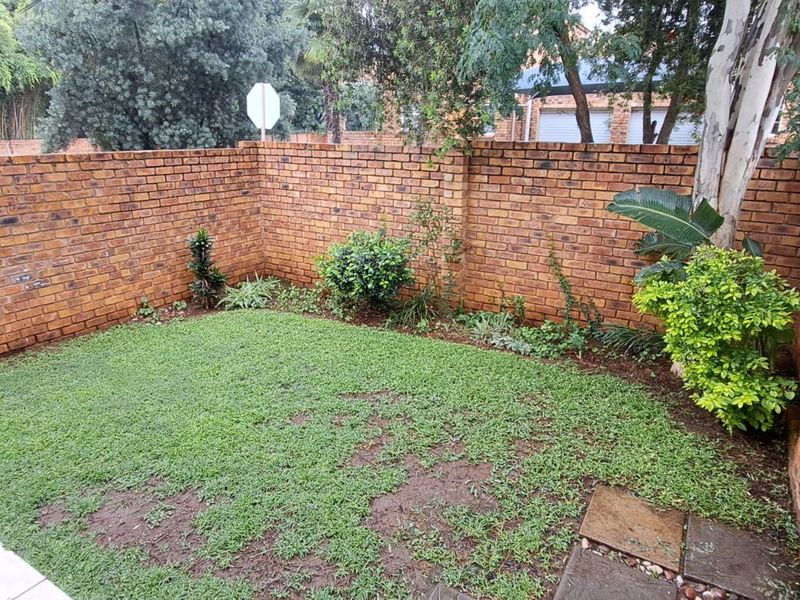 Townhouse For Sale in Wierda Park - Photo 3