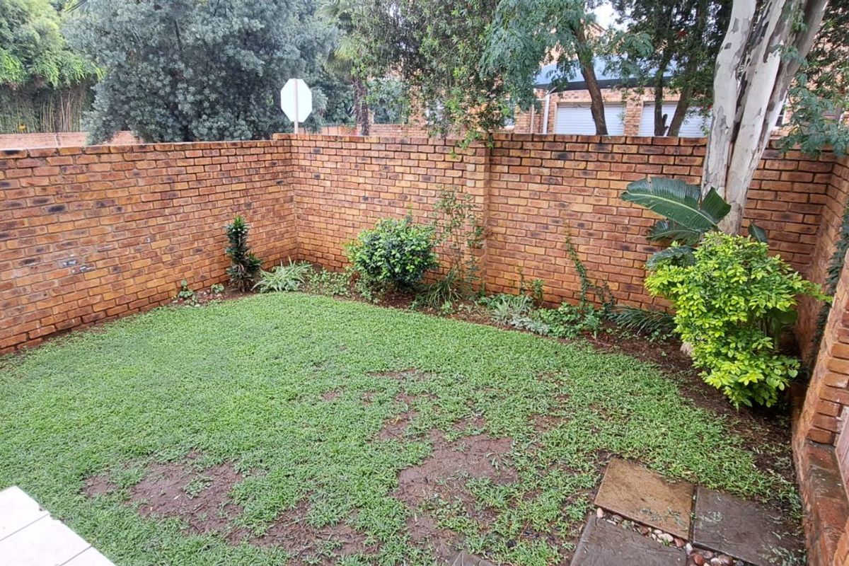 Townhouse For Sale in Wierda Park - Photo 3