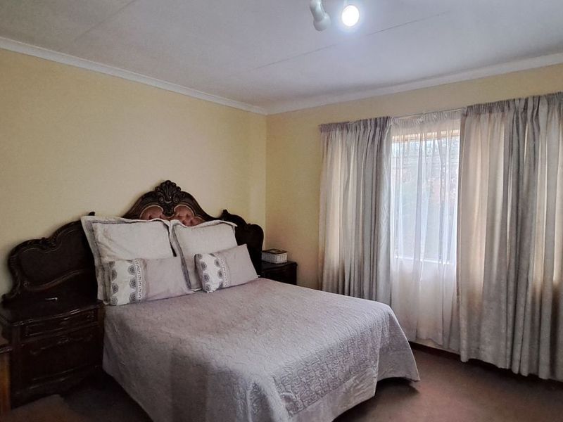 Townhouse For Sale in Wierda Park - Photo 10