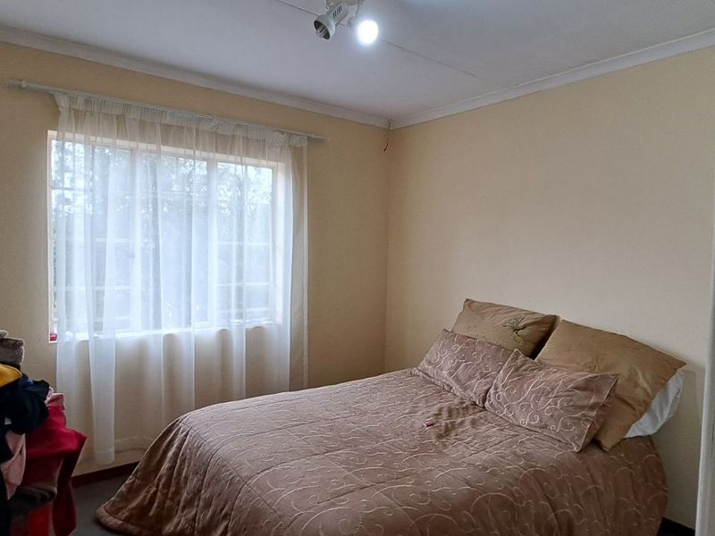 Townhouse For Sale in Wierda Park - Photo 7