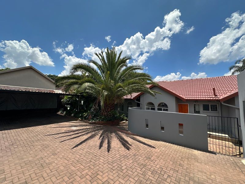 House For Sale in Hennopspark - Photo 2