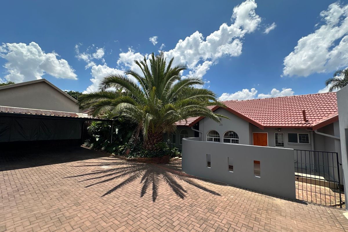 House For Sale in Hennopspark - Photo 2