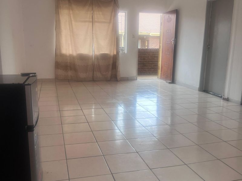 Townhouse For Sale in Polokwane Central - Photo 3